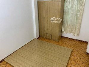 cần cho thuê nhà 4 tầng tại quận đống đa giao thông thuận tiện. nhà có 1 vị trí khá