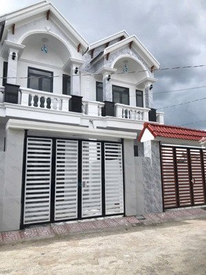 bán nhà mới hoàn thiên 1 trệt 1 lầu sổ riêng hoàn công