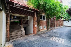 tòa nhà 7 tầng + hầm doanh thu 120 triệu/tháng trung tâm phú nhuận