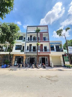 bán nhà mới 1t2l 4x17m hoàn công, đường số 5 kdc thanh bình, full nội thất