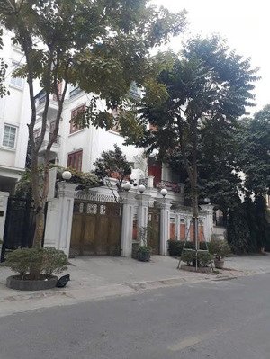 bán bt mặt phố bùi xuân phái. dt 200m2 x 4t, mt 14m. giá 68 tỷ