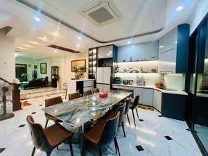 bán nhà đường chu huy mân 141,5m2 nhà đẹp, thang máy, ô tô để trong nhà, cạnh vinhomes riverside