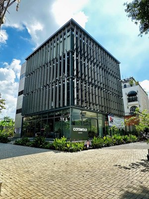 xuống giá gấp bán tòa nhà ngay mặt tiền trần não - 8,8x25m - hầm 7 tầng - hđt 170 tr/th - giá 65 tỷ