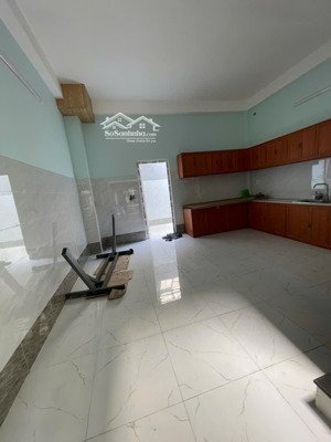 cho thuê nhà nguyên căn mặt tiền đường quốc lộ 50. khu dân cư đông đúc.và nhiều tiện ích khác