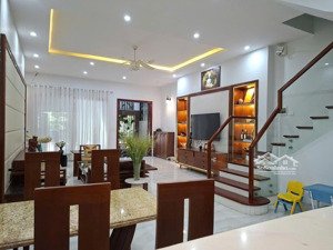 vị trí kim cương! hoàng quốc việt - trung tâm cầu giấy - 3 bước ra phố - ô tô tránh - sổ đỏ hoa hậu