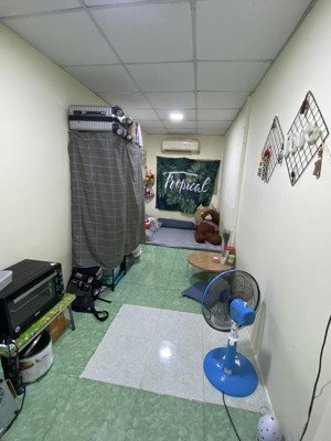 phòng trọ 2.7tr , 16m2, có máy lạnh, tủ lạnh.thoáng mát, sạch sẽ q10