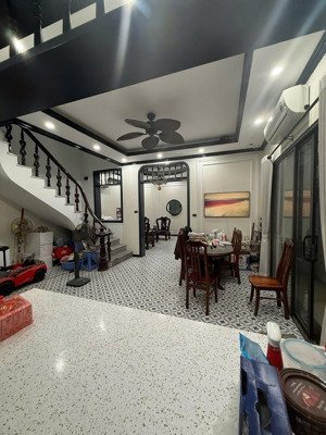 phố vip thanh xuân - sát ngã tư sở - lô góc 2 thoáng - dây xây kcbt chắc chắn - ngõ rộng