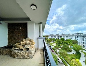văn phòng 7x15m sàn, có ban công lớn chỉ 12 triệu, thang máy, máy lạnh, hầm để xe, pccc.
