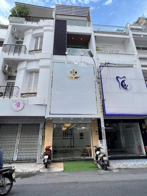 bán nhà đường 10m 497 sư vạn hạnh, p12 q10 kế bệnh viện tim 115. dt: 4,5mx17m, 3 lầu giá 17,9 tỷ