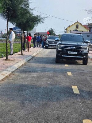 cần bán gấp lô đất trục chính kinh doanh đi bộ 3 phút ra đến bãi tắm. nằm sát tập đoàn flamingo