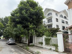 đẳng cấp thượng lưu biệt thự sân vườn song phương sát sân golf 312m2