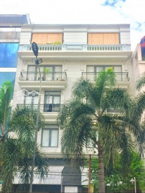 cho thuê văn phòng toà nhà 214/b7 nguyễn trãi, quận 1, dt 640 m2, 4 tầng, hầm, giá 135 triệu/tháng