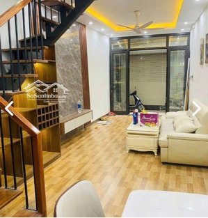 nhà 3 tầng, ô tô 7 chỗ đỗ cửa, 7 tỷ tại ngã ba, ba la hà đông.