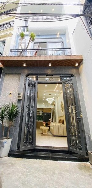 cần tiền bán gấp nhà minh phụng, quận 11. dt 70,2m2/3tỷ320. đường trước nhà thông ra đường 3/2.