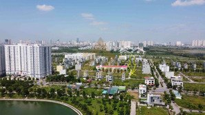 bán biệt thự gần hồ , lô xẻ khe vị trí vip