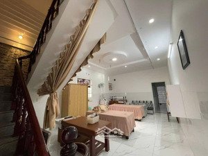 bán nhà dt: 5x23 giá 9.3 tỷ, đường kinh doanh nguyễn văn linh, trung tâm thành phố bà rịa