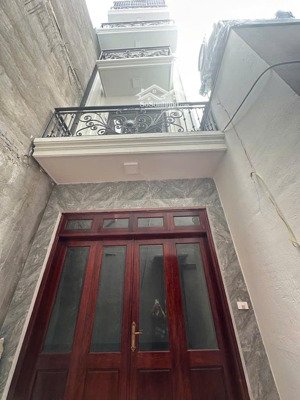 bán nhà thạch bàn long biên 42m2 5 tầng mặt tiền 4m 6.6 tỷ gần oto