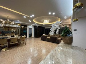 chính chủ bán căn hoa hậu,căn 06 tòa b, 3pn+1 dt 133m2 3wc, full đồ tại dự án sky park residence