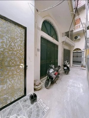 chính chủ bán nhà tại hào nam, cát linh, đống đa, 20m2, ngõ thông, giá siêu mềm 3,9 tỷ