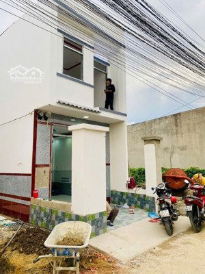 cần bán dãy nhà 22 căn đang xây sắp hoàn thiện.giá 12tỷ5 .liên hệ 