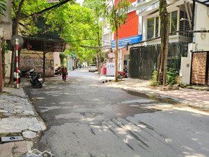 nhà đẹp hoàng cầu.đống đa.phân lô ô tô tránh,hai thoáng,kdoanh dỉnh.dt 70m*5tầng*mt4.5m.giá 27.7 tỷ