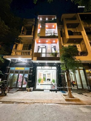 nhà phố 3 tầng tặng kèm full nội thất xịn xò chỉ 4tỏi 8 thương lượng