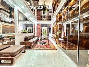 bán nhà ngọc khánh - 6 tầng - nhà mới - vuông thoáng- ở ngay