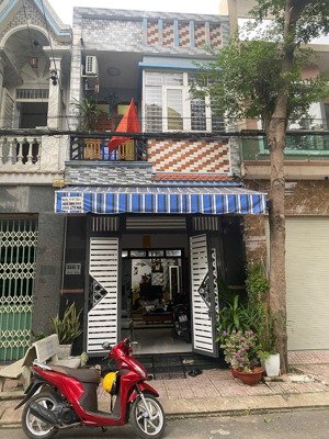 bán nhà trệt lầu giá rẻ gần vòng xoay an phú, thuận an