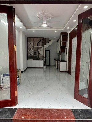 bán nhà thạch bàn - long biên. 30m x5tầng, mới đét, gần oto, ở ngay, giá mềm