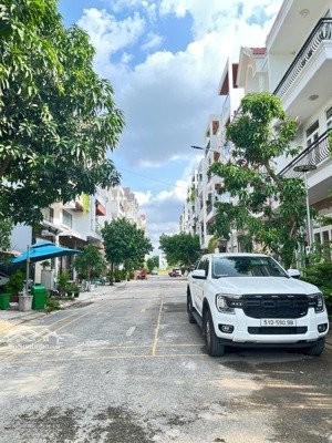 gần mặt tiền nguyễn ảnh thủ nhà 3 lầu 5x19m giá siêu tốt