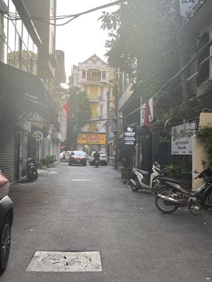 tòa văn phòng víp - phố nguyễn thị định - ô tô tránh - 2 thoáng - cách phố 15m, 65m2 x 6t, mt 5m.