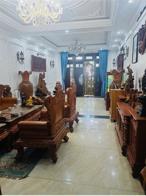 giảm 1 tỷ để bán toà lâu đài 6 tầng có thang máy, đường huỳnh ngọc huệ trung tâm đà nẵng