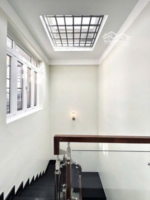 nhà 5 tầng btct ngay đh qt hồng bàng - xe hơi - 70 m2 nở hậu khu đh vip bình thạnh