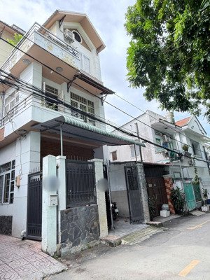 nhà 2 lầu 4pn. 3wc mt đ/số p bình thọ. thủ đức ( gần chợ bắc ninh )