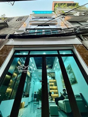 nhà sát phố - 2 mặt ngõ trước sau - nội thất đẹp, hiện đại, ở ngay.