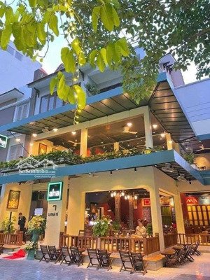 lô góc! cho thuê mặt bằng kinh doanh mặt phố lê văn lương, dt 150m2, mặt tiền 15m, vị trí đắc địa.