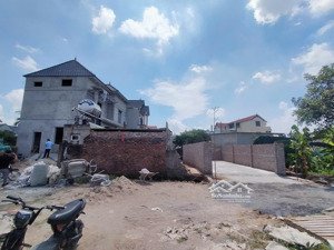 cần bán đất trung tâm tt chúc sơn, chương mỹ. đường 5m thông thoáng.