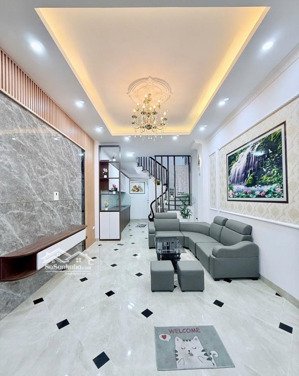 nhà mới tinh full nội thất, sạch đẹp vào ở luôn 5tầng, nhỉnh 5 tỷ/giao thông thuận tiện đủ