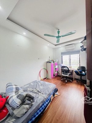 nhà ngõ oto thẳng tắp,nhà mặt ngõ lô góc thoáng vĩnh viễn,vừa ở vừa kết hợp kinh doanh