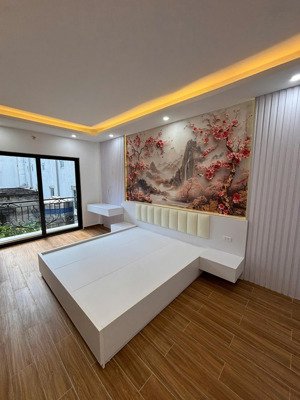 trung tâm hoàng mai - 40m2 - 5 tầng full nội thất - giá 8 tỷ