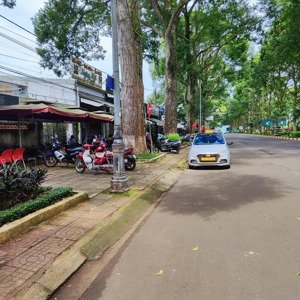 cần bán gấp lô nhà đất vàng ngay cửa ngõ sân bay tp. buôn ma thuột 2 mặt tiền, sổ hồng riêng