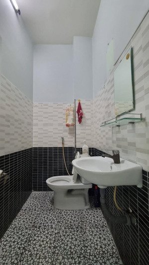 bán nhà quận 8 .cách hxh 10m.vị trí vip.ngang nở hậu 5m ,dt 66m2 .4,5x15m .nhà mới vô ở ngây