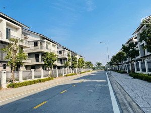 chính chủ cần bán căn góc vườn hoa 200m2 giá tốt nhất thị trường.