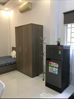 cho thuê căn hộ dịch vụ cửa sổ 30m2 gần vòng xoay dân chủ, chợ vườn chuối, bệnh viện bình dân,từ dũ
