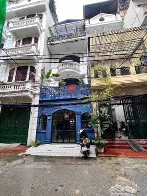 bán nhà hoàng cầu - gần hồ - phân lô vỉa hè trước nhà oto tránh