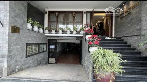 toà vip trịnh công sơn - tây hồ, 205m2* 8tầng, vp - kd - ch cho thuê 300 tr/th, ô tô tránh, vỉa hè