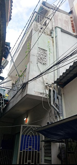 nhà đúc 3 tầng ...cách mặt tiền lạc long quân 50m.gần chợ tân bình 2pn 3wc giá 3 tỷ 450