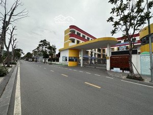 cự khối -vườn hồ dt78 m2 giá 12.5 tỷ-vỉa hè ,ô tô tránh - hồ điều hoà , sầm uất , kinh doanh tốt