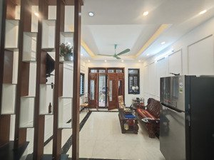 bán nhà phương canh -ntl diện tích 35 m -5 tầng - ngõ nông gần ô tô , bãi đỗ xe ngày đêm, gần phố .