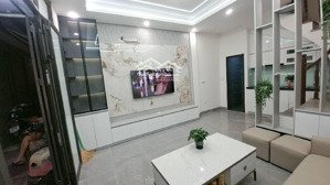 hàng hiếm tt cầu giấy, nhà đẹp về ở ngay ,fun nội thất, ngõ nông, gần nhiều trường đại học lớn